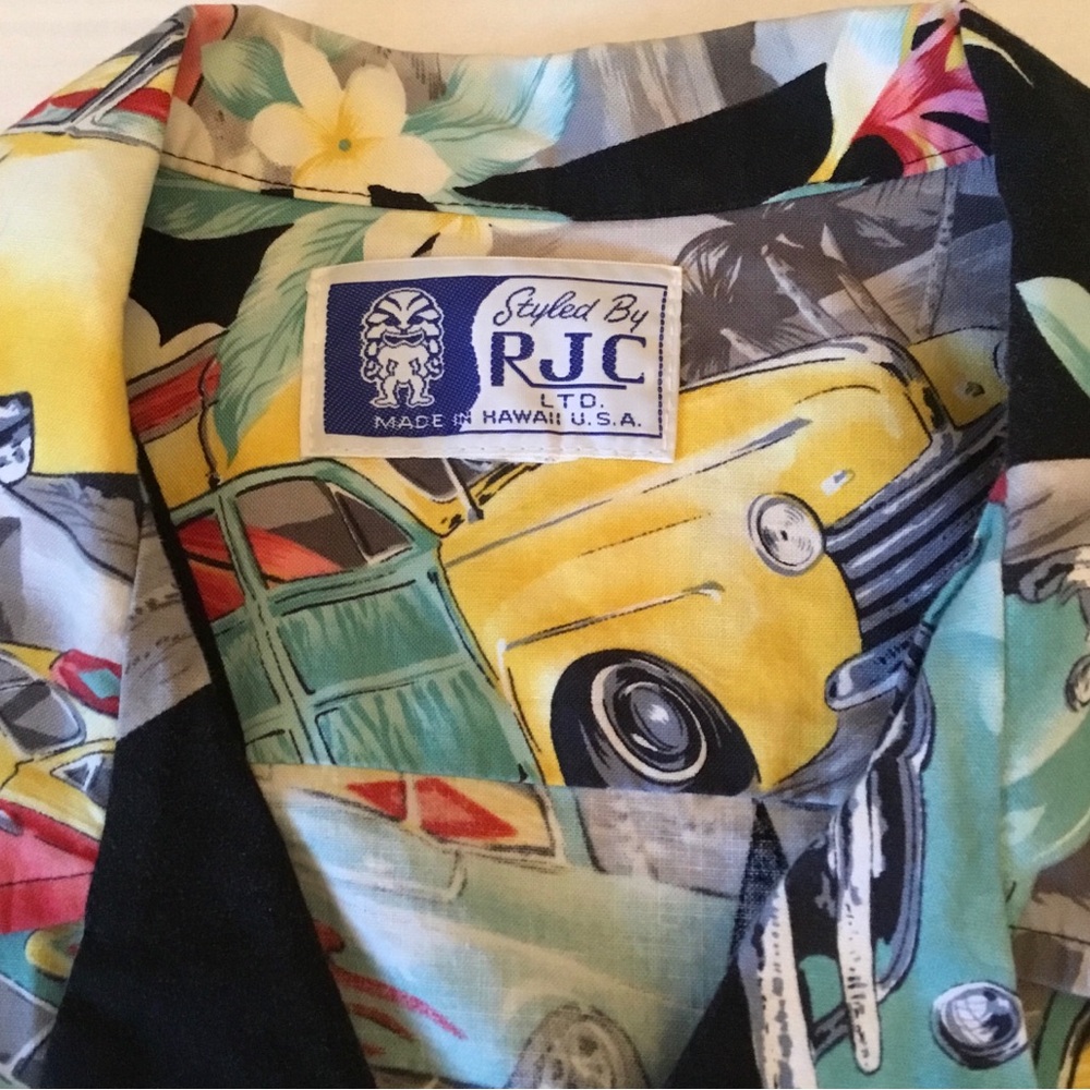 Men's Black Hawaiian Car-Print Short Sleeve Button-Down Shirt - Picture 5 of 13
